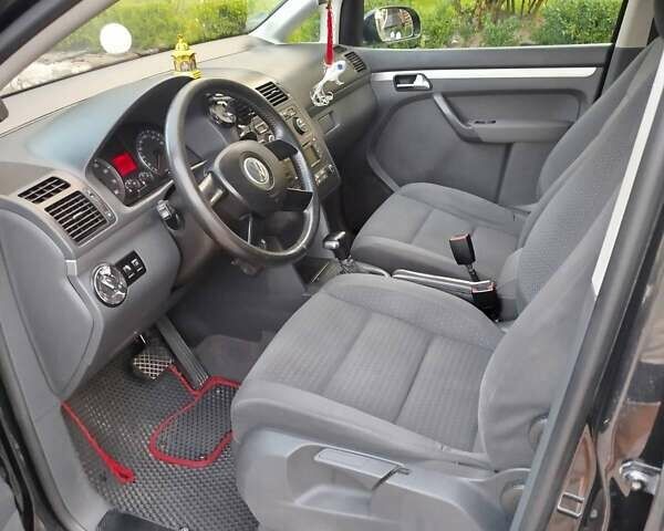 Черный Фольксваген Туран, объемом двигателя 1.6 л и пробегом 167 тыс. км за 6000 $, фото 16 на Automoto.ua