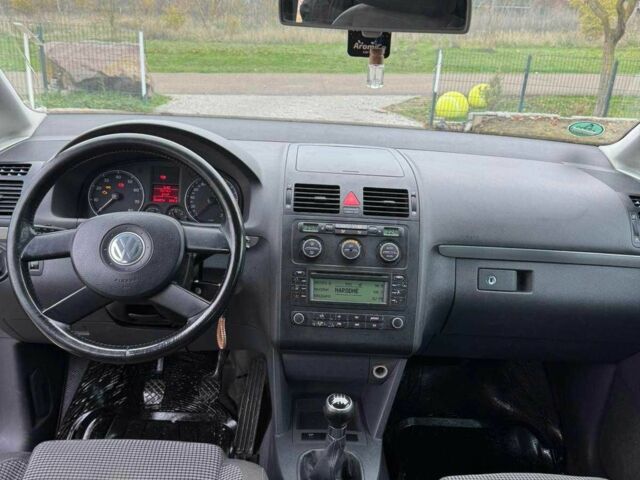 Черный Фольксваген Туран, объемом двигателя 1.6 л и пробегом 264 тыс. км за 5000 $, фото 11 на Automoto.ua