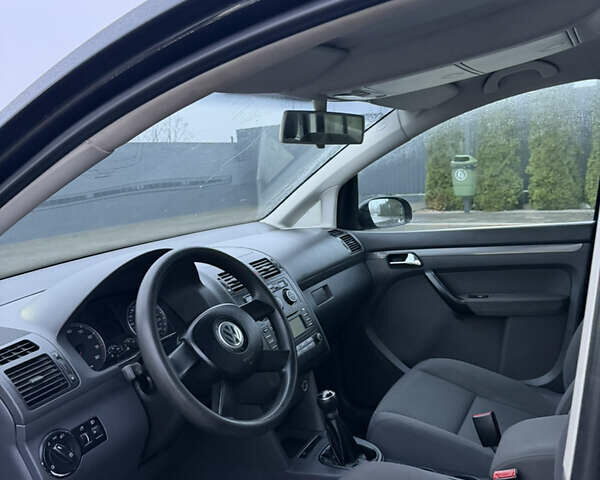 Чорний Фольксваген Туран, об'ємом двигуна 1.6 л та пробігом 290 тис. км за 5550 $, фото 8 на Automoto.ua