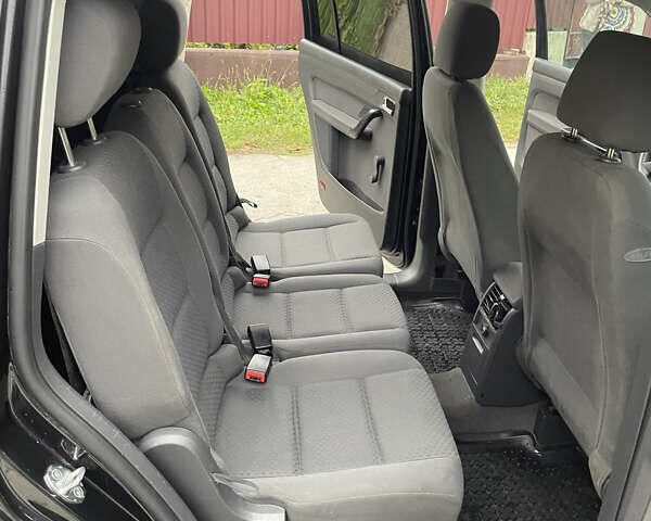 Черный Фольксваген Туран, объемом двигателя 1.6 л и пробегом 235 тыс. км за 6500 $, фото 12 на Automoto.ua