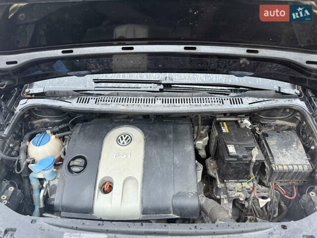 Черный Фольксваген Туран, объемом двигателя 1.6 л и пробегом 255 тыс. км за 5200 $, фото 15 на Automoto.ua