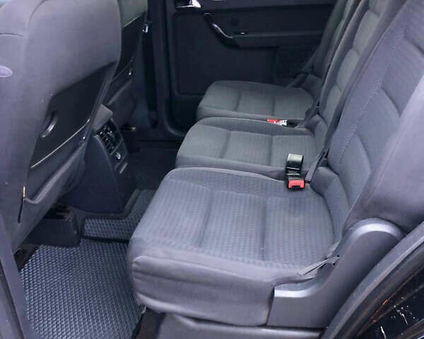 Черный Фольксваген Туран, объемом двигателя 1.97 л и пробегом 400 тыс. км за 4999 $, фото 9 на Automoto.ua