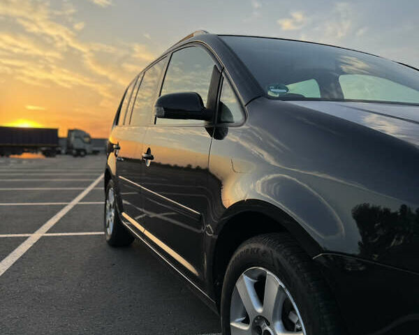 Черный Фольксваген Туран, объемом двигателя 1.6 л и пробегом 253 тыс. км за 5500 $, фото 8 на Automoto.ua