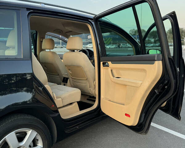 Черный Фольксваген Туран, объемом двигателя 1.6 л и пробегом 253 тыс. км за 5500 $, фото 29 на Automoto.ua