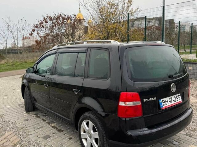 Черный Фольксваген Туран, объемом двигателя 1.6 л и пробегом 264 тыс. км за 5000 $, фото 5 на Automoto.ua