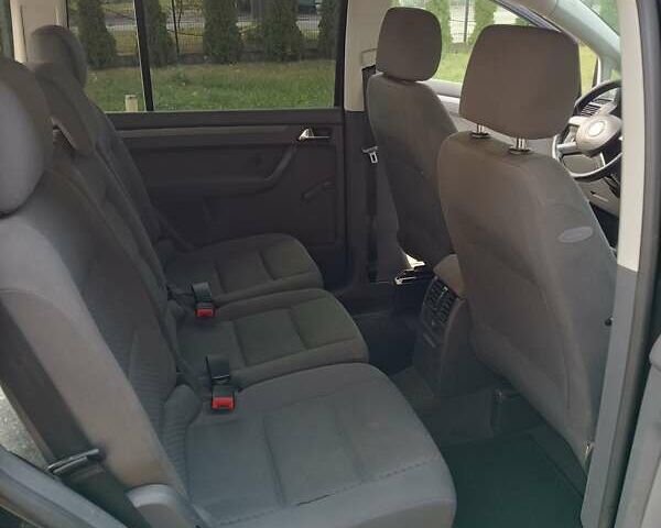 Черный Фольксваген Туран, объемом двигателя 1.6 л и пробегом 222 тыс. км за 5500 $, фото 11 на Automoto.ua