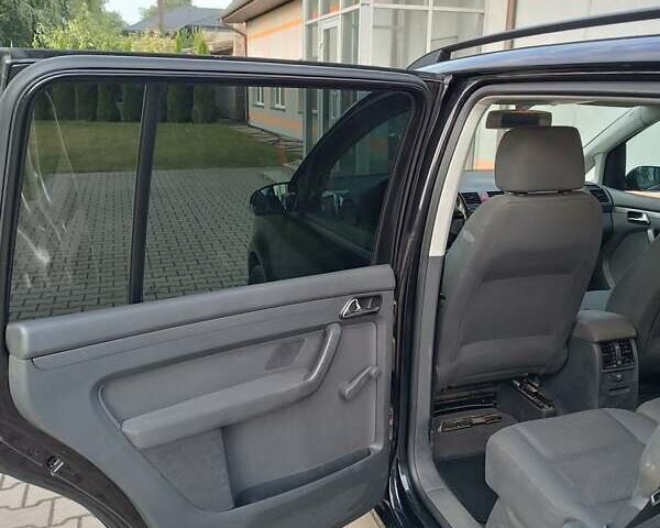 Черный Фольксваген Туран, объемом двигателя 1.6 л и пробегом 222 тыс. км за 5500 $, фото 15 на Automoto.ua