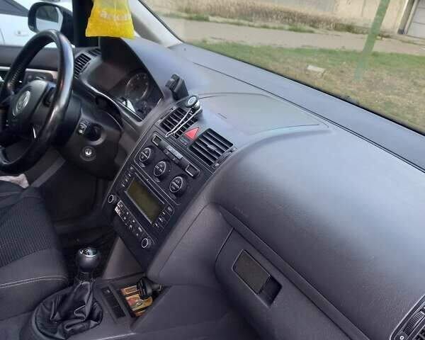 Чорний Фольксваген Туран, об'ємом двигуна 1.9 л та пробігом 340 тис. км за 6999 $, фото 14 на Automoto.ua