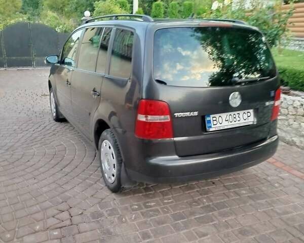 Черный Фольксваген Туран, объемом двигателя 1.6 л и пробегом 167 тыс. км за 6000 $, фото 3 на Automoto.ua