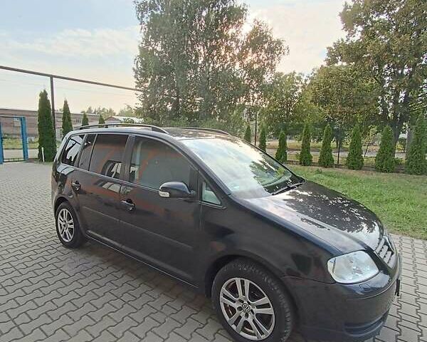 Черный Фольксваген Туран, объемом двигателя 1.6 л и пробегом 222 тыс. км за 5500 $, фото 7 на Automoto.ua