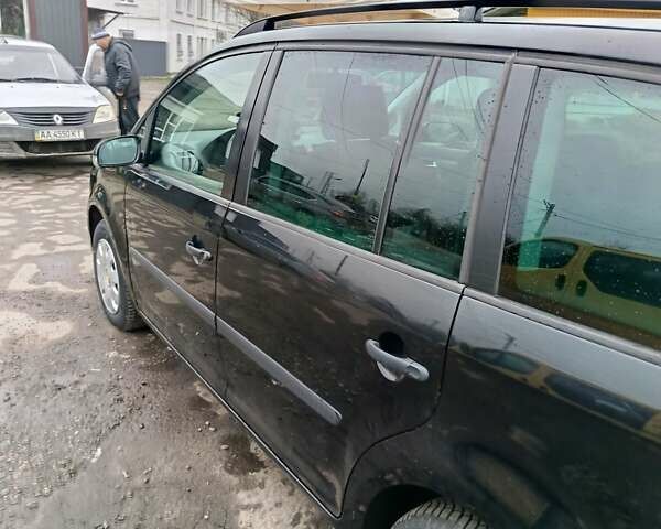 Черный Фольксваген Туран, объемом двигателя 1.6 л и пробегом 304 тыс. км за 4500 $, фото 3 на Automoto.ua