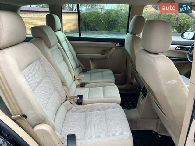 Черный Фольксваген Туран, объемом двигателя 1.6 л и пробегом 192 тыс. км за 4900 $, фото 20 на Automoto.ua