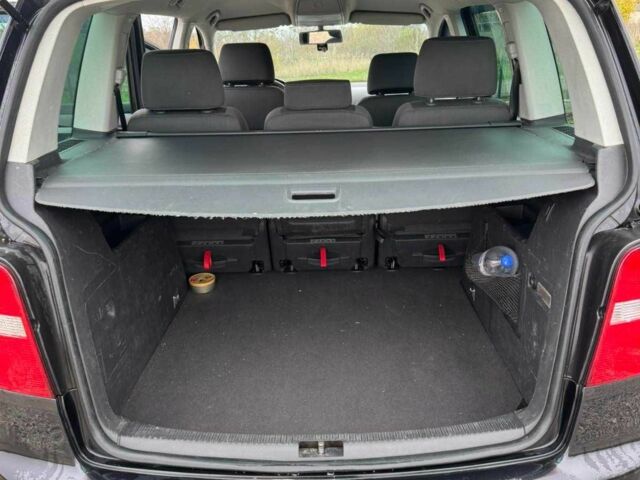 Черный Фольксваген Туран, объемом двигателя 1.6 л и пробегом 264 тыс. км за 5000 $, фото 8 на Automoto.ua