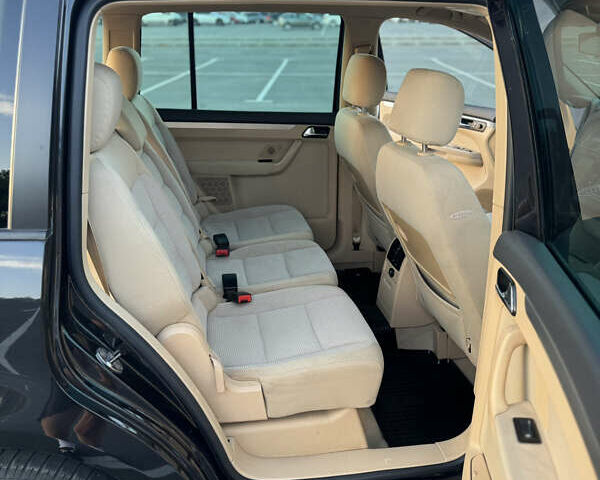 Черный Фольксваген Туран, объемом двигателя 1.6 л и пробегом 253 тыс. км за 5500 $, фото 30 на Automoto.ua