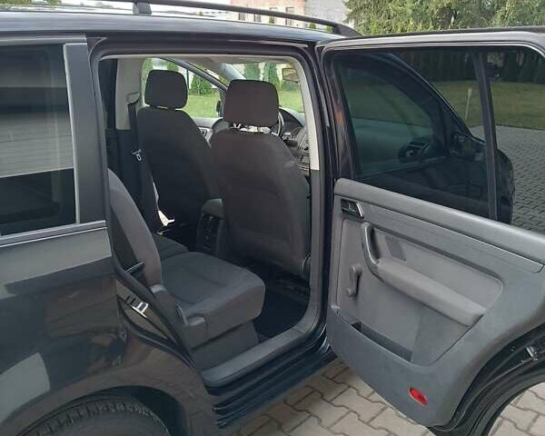 Черный Фольксваген Туран, объемом двигателя 1.6 л и пробегом 222 тыс. км за 5500 $, фото 10 на Automoto.ua