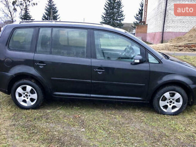 Черный Фольксваген Туран, объемом двигателя 1.97 л и пробегом 400 тыс. км за 4999 $, фото 3 на Automoto.ua