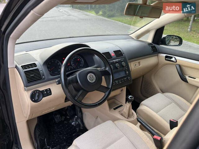 Черный Фольксваген Туран, объемом двигателя 1.6 л и пробегом 192 тыс. км за 4900 $, фото 11 на Automoto.ua