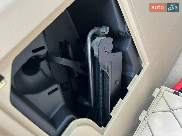 Черный Фольксваген Туран, объемом двигателя 1.6 л и пробегом 192 тыс. км за 4900 $, фото 19 на Automoto.ua