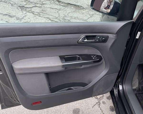 Черный Фольксваген Туран, объемом двигателя 1.6 л и пробегом 235 тыс. км за 6500 $, фото 7 на Automoto.ua