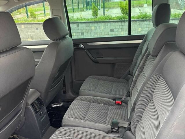 Черный Фольксваген Туран, объемом двигателя 1.6 л и пробегом 264 тыс. км за 5000 $, фото 9 на Automoto.ua