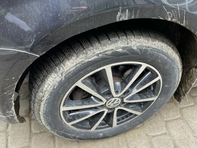 Черный Фольксваген Туран, объемом двигателя 1.6 л и пробегом 229 тыс. км за 4650 $, фото 4 на Automoto.ua