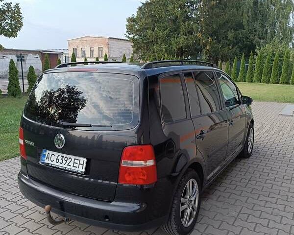 Черный Фольксваген Туран, объемом двигателя 1.6 л и пробегом 222 тыс. км за 5500 $, фото 5 на Automoto.ua