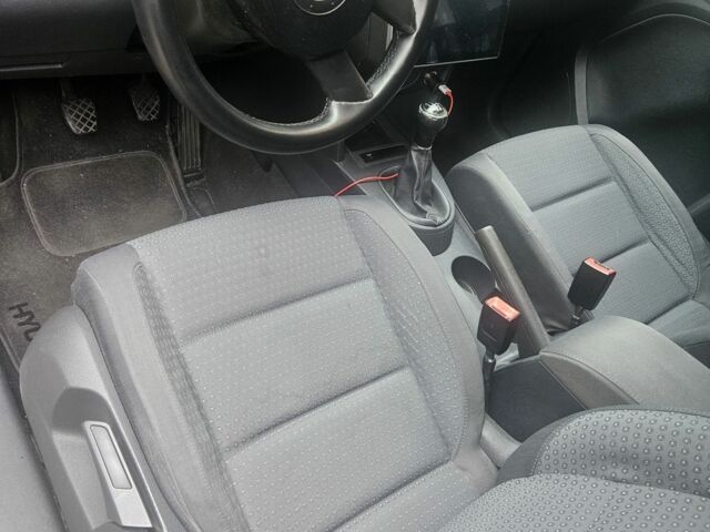 Черный Фольксваген Туран, объемом двигателя 1.6 л и пробегом 196 тыс. км за 5200 $, фото 2 на Automoto.ua