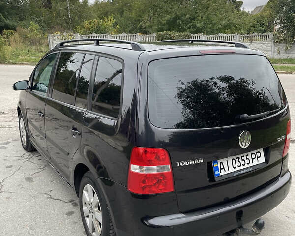 Черный Фольксваген Туран, объемом двигателя 1.6 л и пробегом 235 тыс. км за 6500 $, фото 6 на Automoto.ua