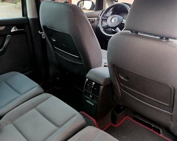 Черный Фольксваген Туран, объемом двигателя 1.6 л и пробегом 167 тыс. км за 6000 $, фото 23 на Automoto.ua