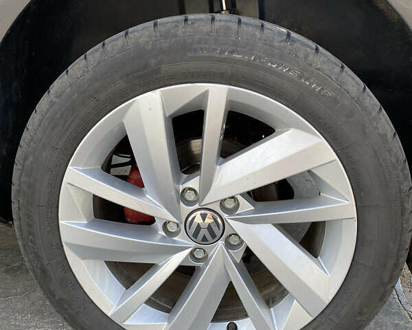 Чорний Фольксваген Туран, об'ємом двигуна 1.9 л та пробігом 340 тис. км за 6999 $, фото 4 на Automoto.ua