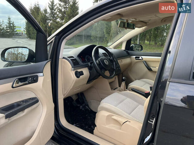 Черный Фольксваген Туран, объемом двигателя 1.6 л и пробегом 192 тыс. км за 4900 $, фото 9 на Automoto.ua