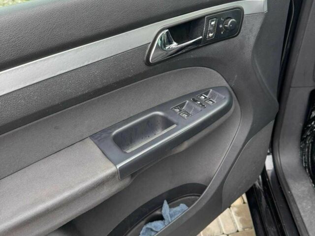 Черный Фольксваген Туран, объемом двигателя 1.6 л и пробегом 264 тыс. км за 5000 $, фото 13 на Automoto.ua