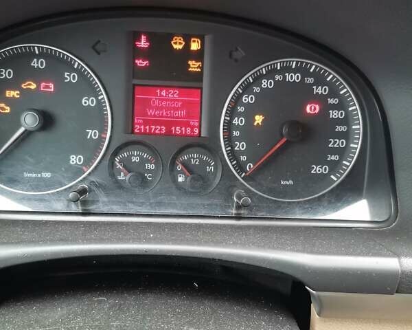 Черный Фольксваген Туран, объемом двигателя 1.6 л и пробегом 218 тыс. км за 5600 $, фото 3 на Automoto.ua