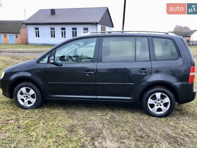 Черный Фольксваген Туран, объемом двигателя 1.97 л и пробегом 400 тыс. км за 4999 $, фото 7 на Automoto.ua