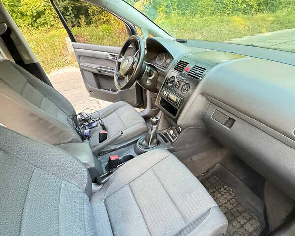 Чорний Фольксваген Туран, об'ємом двигуна 1.9 л та пробігом 402 тис. км за 5700 $, фото 9 на Automoto.ua