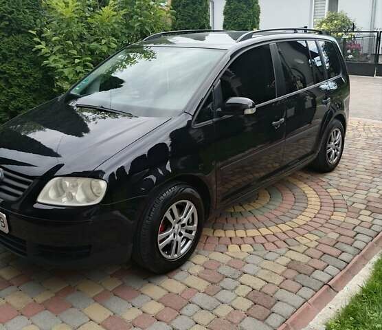 Черный Фольксваген Туран, объемом двигателя 1.6 л и пробегом 234 тыс. км за 5900 $, фото 6 на Automoto.ua