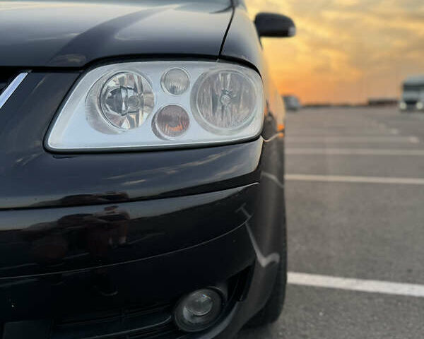 Черный Фольксваген Туран, объемом двигателя 1.6 л и пробегом 253 тыс. км за 5500 $, фото 9 на Automoto.ua