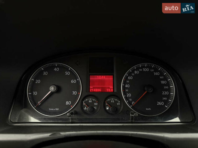Черный Фольксваген Туран, объемом двигателя 1.6 л и пробегом 214 тыс. км за 5999 $, фото 42 на Automoto.ua