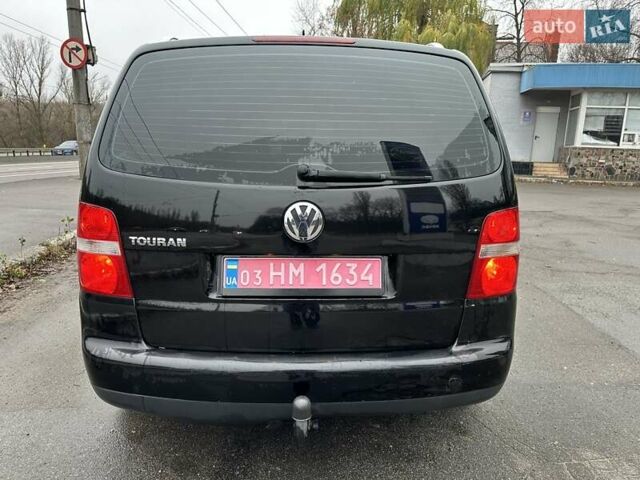 Черный Фольксваген Туран, объемом двигателя 1.6 л и пробегом 192 тыс. км за 5700 $, фото 4 на Automoto.ua