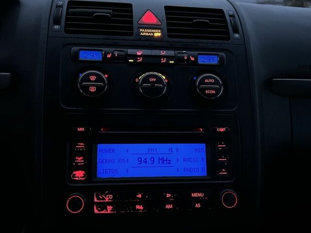 Черный Фольксваген Туран, объемом двигателя 2 л и пробегом 420 тыс. км за 3400 $, фото 10 на Automoto.ua