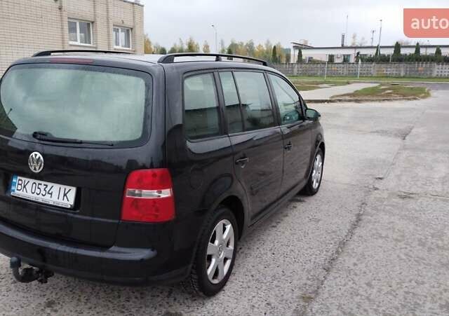 Чорний Фольксваген Туран, об'ємом двигуна 1.6 л та пробігом 249 тис. км за 5500 $, фото 2 на Automoto.ua