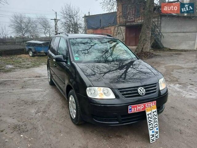 Черный Фольксваген Туран, объемом двигателя 1.6 л и пробегом 201 тыс. км за 4799 $, фото 22 на Automoto.ua