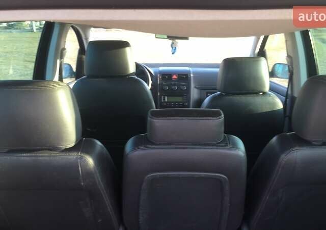 Черный Фольксваген Туран, объемом двигателя 1.97 л и пробегом 347 тыс. км за 5300 $, фото 2 на Automoto.ua