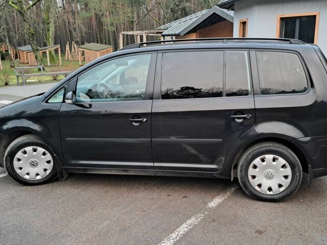 Чорний Фольксваген Туран, об'ємом двигуна 1.6 л та пробігом 240 тис. км за 5700 $, фото 1 на Automoto.ua