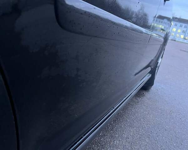 Черный Фольксваген Туран, объемом двигателя 1.97 л и пробегом 293 тыс. км за 5900 $, фото 7 на Automoto.ua