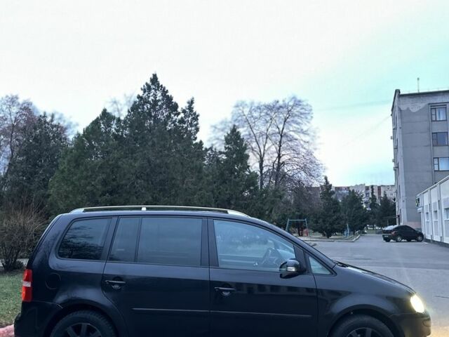 Черный Фольксваген Туран, объемом двигателя 2 л и пробегом 420 тыс. км за 3400 $, фото 7 на Automoto.ua