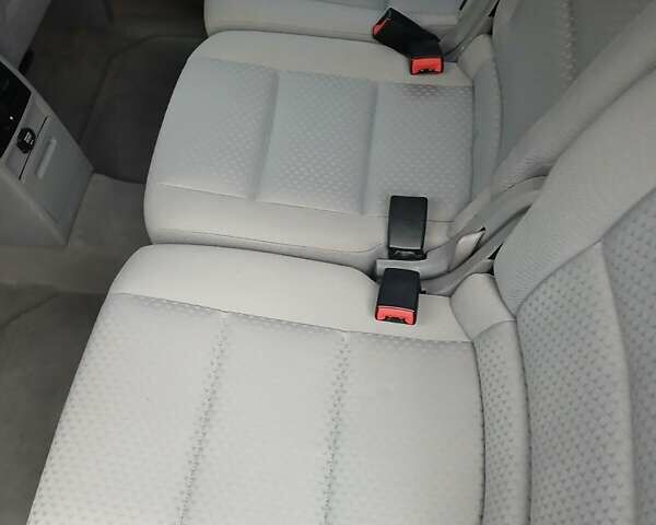 Черный Фольксваген Туран, объемом двигателя 1.6 л и пробегом 201 тыс. км за 4799 $, фото 56 на Automoto.ua