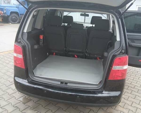 Чорний Фольксваген Туран, об'ємом двигуна 1.6 л та пробігом 293 тис. км за 4600 $, фото 9 на Automoto.ua