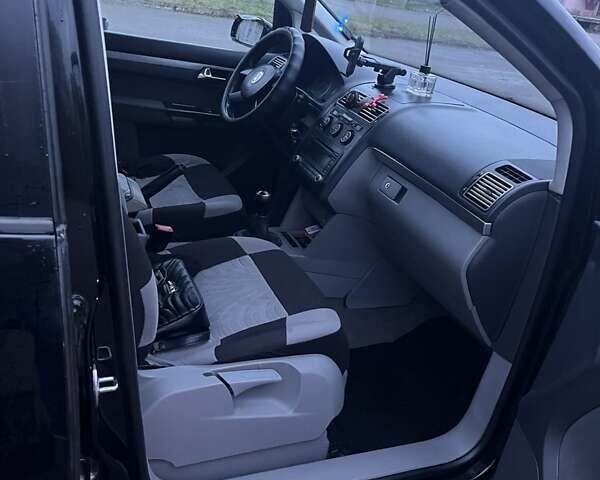 Черный Фольксваген Туран, объемом двигателя 1.97 л и пробегом 293 тыс. км за 5900 $, фото 9 на Automoto.ua