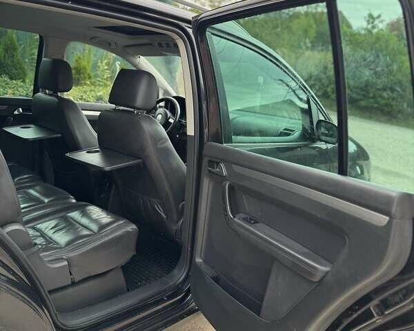 Черный Фольксваген Туран, объемом двигателя 1.98 л и пробегом 336 тыс. км за 5750 $, фото 5 на Automoto.ua